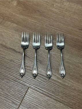 Rogers Bros 1847 Old Colony XS Triple Silverplate Salad Forks 6" (4 Forks Total)